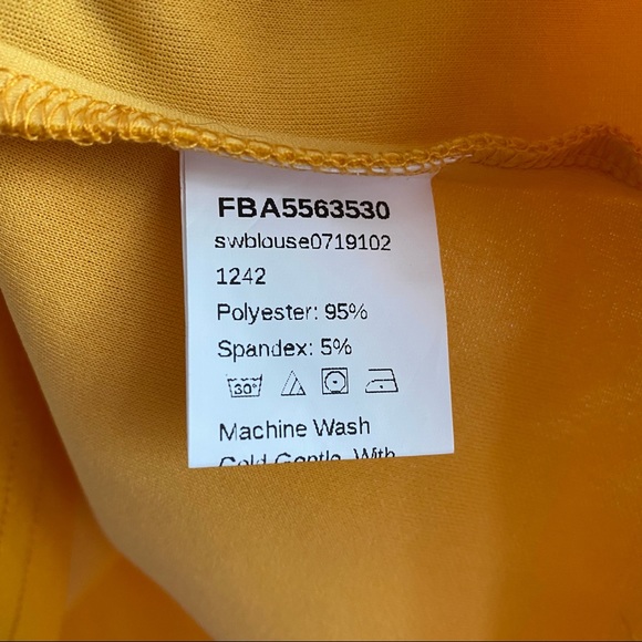 NWOT 🌻 Puff-sleeve blouse - Picture 6 of 9